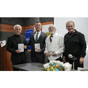 Emre Kongar Söyleşisine Yoğun Katılım