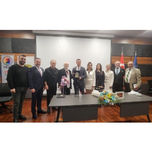 Emre Kongar Söyleşisine Yoğun Katılım